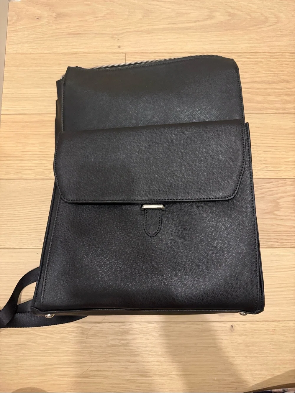 Samsonite Black Leather Backpack with Front Flap